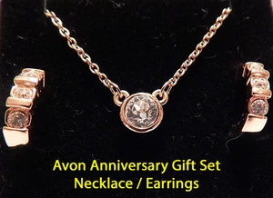 Christmas / Anniversary Gift Set Earrings & Necklace Gold Tone Vintage Classic - Picture 1 of 1