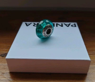 Pandora Charm Damen "Schillernd -Türkisfarbene Facetten" Murano Glas  (791655) - Bild 1 von 3