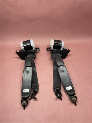 2015-2017 福特野马 GT LH 和右手后座皮带带扣套装原始设备制造商 — 第 1/4 张图片