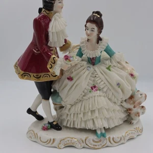 Dresden Germany Spitzenfigur Mann & Frau Blumen Rüschenkleid & Hund - Bild 1 von 16