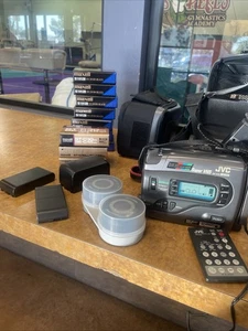 JVC Super VHS GR-SZ9 Camcorder w AC Adapter 3 Batteries 2 Bags 2 Lenses 10 Tapes - Picture 1 of 22