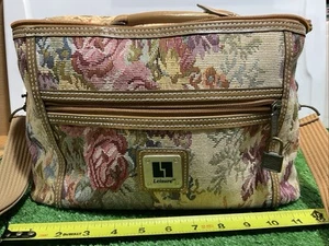 FREIZEIT Vintage Gobelin Blumen Make-up Reisetasche Größe 13x8x7 mit Schloss-Schlüssel gebraucht - Bild 1 von 24