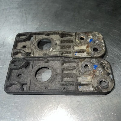  Genuine Vauxhall Astra J Zafira C Lower Radiator Mounting Bracket 13337826 - Image 1 of 4