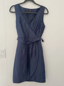 H&M dunkelblaues kurzes Cocktailkleid mit Shimery V-Ausschnitt und Gürtel Größe 6 - Bild 1 von 4