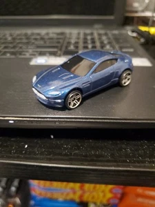 ASTON MARTIN V8 VANTAGE, #050, 2008 HOT WHEELS ALL STARS, BLUE VARIATION, LOOSE - Picture 1 of 7