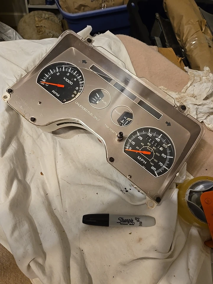 1981-1983 Ford Escort GT Instrumento 0 MILHAS Medidor de Velocímetro Cluster W TACH - Imagem 1 de 4