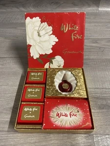 Vintage Grossmith White Fire Miniature Perfume, Bath Cubes & Soap Gift Set - Picture 1 of 24