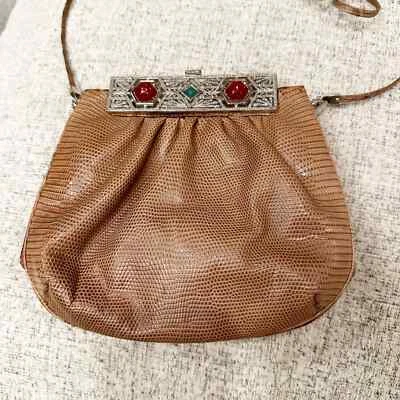 Bolso de mano Judith Leiber para mujer de cuero con estampado de serpiente marrón claro con diamantes de imitación con joyas Foto 1 de 4