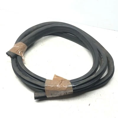 FORD FOCUS MK3.5 1.6 TDCI 2015-2018 FRONT LEFT DOOR SEAL RUBBER PROTECTION NSF - Image 1 of 2