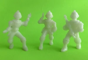 Juego de 3 figuras de juguete de plástico de 3" de colección Ajax Archer Space Ranger años 50 que brillan en la oscuridad - Imagen 1 de 9