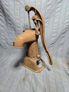Vintage Cast Iron Hand WATER PUMP Small Cabbin Rustic  - Picture 1 of 9