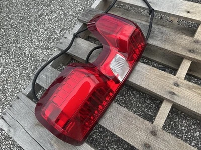 Chevrolet Silverado 2500 3500 2020-22 luz trasera sin LED y conductor BLIS (LH) OEM Foto 1 de 4