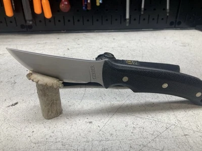 Vintage GERBER 4262 Pro-Hunter Skinner with Sheath Limited Made USA Portland OR - Image 1 of 4