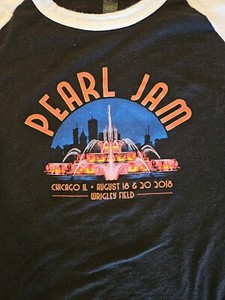 Pearl Jam 2018 Chicago Raglan Shirt Large Merch Concert Rock Vedder - RARE
