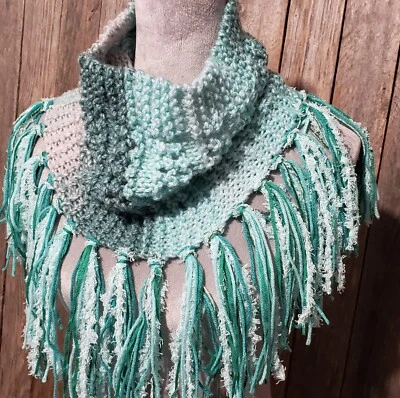 NUEVO Tejido a Mano Verde Ombre Infinity Boho Capucha Bufanda Flecos Tejido Hecho a Mano Tejido Foto 1 de 4