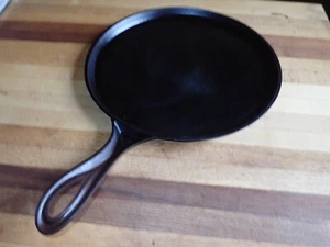 Early Antique 10” Cast Iron Griddle with Heat Ring, Gate Mark & Maker Mark - Picture 1 of 6