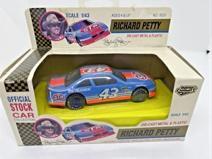 1992 ROAD CHAMPS 1:43 Scale Die-Cast Stock Car Replica NASCAR #43 RICHARD PETTY - Picture 1 of 7