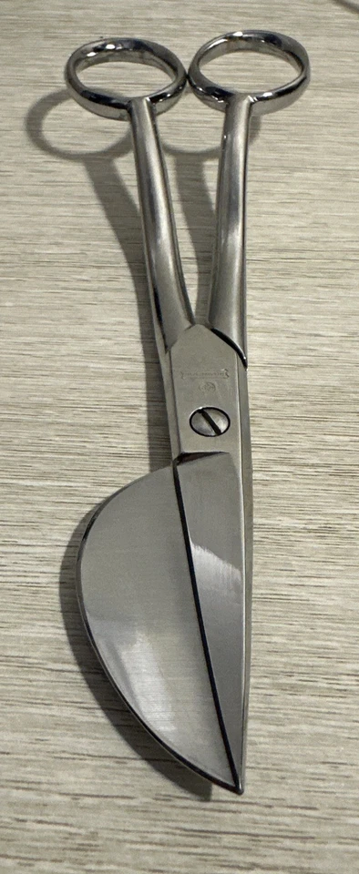 Mundial 585 Signature Series 6" Duckbill Appliqué Lace Scissors Made in Italy - Image 1 of 3