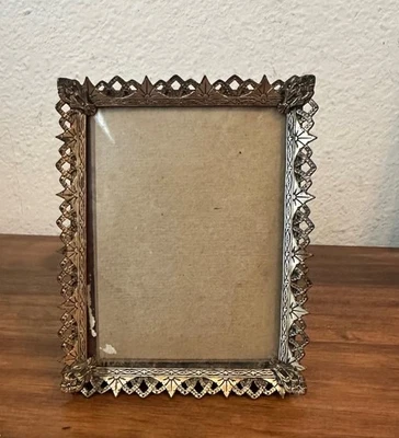 Antiguo marco de fotos trasero caballete de filigrana victoriano de latón bronce, 3 x 4" Foto 1 de 4