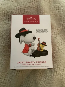 2022 Hallmark Keepsake Ornament JAZZY, SNAZZY FRIENDS ~ Spotlight On Snoopy ~ - Bild 1 von 3