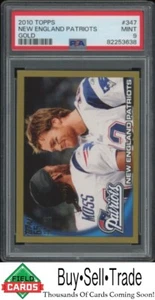 2010 Topps 347 New England Patriots mit Tom Brady & Randy Moss /2010 Gold PSA 9 - Bild 1 von 2