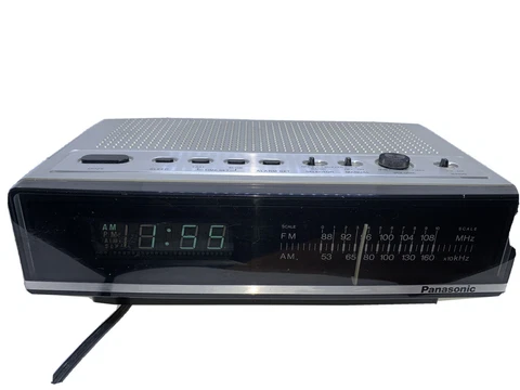 Alarm Clock AM FM Radio Vintage Panasonic Silver Model RC-68 Cover