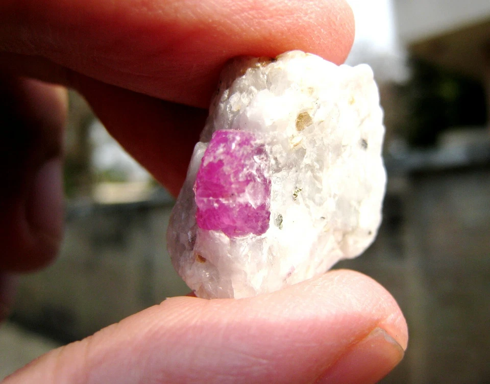 RUBY ROUGH SPECIMEN 35 CARATS ROCK RAW GEM PAKISTAN HUNZA UNCUT NATURAL PINK RED - Image 1 of 4