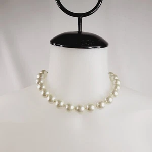 Grobes weißes Perlen Halsband Mode Halskette silberfarben Verschluss 15" -18" verstellbar - Bild 1 von 6