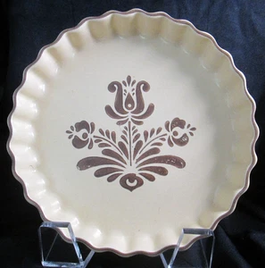 Plato de pastel vintage "American Village" 9" diámetro Pfaltzgraff Quiche borde con volantes - Imagen 1 de 4