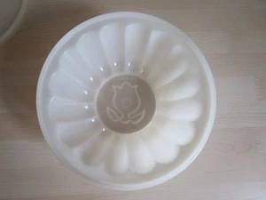 TUPPERWARE Puddingform mit Deckel Sturzform - 4 Motivdeckel / 1 neutraler Deckel - Bild 1 von 6