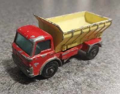 Camión de esparcidor de grano vintage Lesney Matchbox serie nº 70 rojo y amarillo Foto 1 de 4