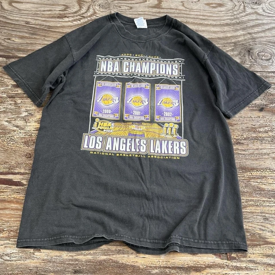 Los Angeles Lakers 2002 NBA Champions T-Shirt Large, Y2K 3-Peat Vintage - Image 1 of 4