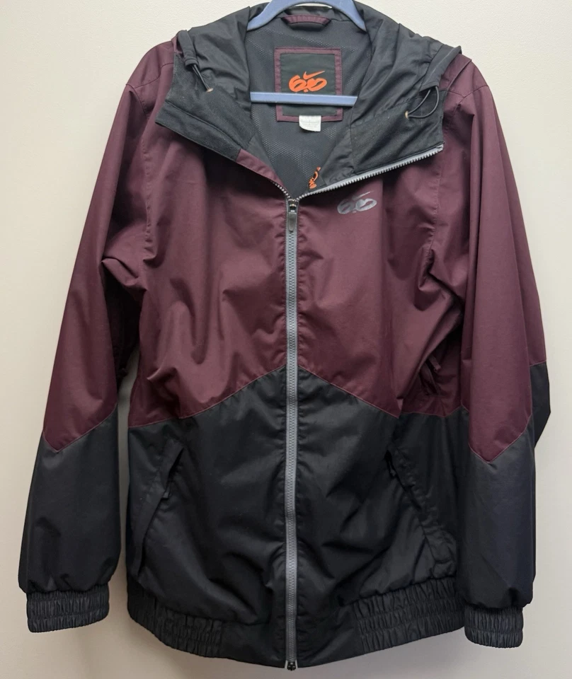 Chaqueta Nike SB Kampai 6.0 Snowboard Granate Negra Ventilaciones Laterales Talla S Foto 1 de 4