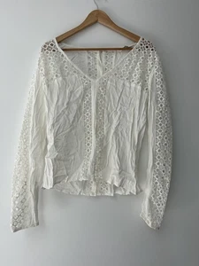 THREE OF SOMETHING Womens White Crochet Style Top Size Medium - Picture 1 of 12