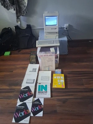 Apple Macintosh Plus 1 MB Maus Tastatur externes Laufwerk alle Software & Handbücher  - Bild 1 von 4