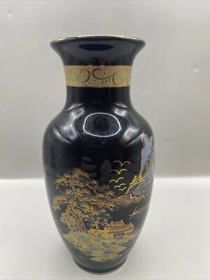 Vintage Hand Painted Black Vase Mountains, Temple &  Boat Design Japan Foto 1 de 4