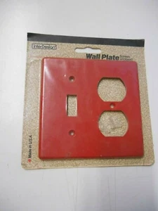 Neu in Verpackung * ~ Vintage 1989 InterDesign ROTE Wandplatte ~ Lichtschalter & Doppelsteckdose - Bild 1 von 2
