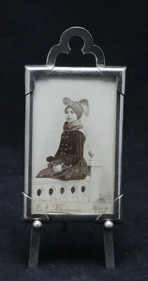 Marco de fotos antiguo art nouveau / deco cromado, h. 6,7 pulgadas / 17 cm, PATENTE DRP Foto 1 de 4