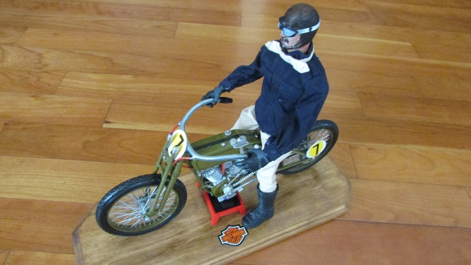 Harley Davidson V 1917 doble tabla pista corredor motocicleta y piloto de lujo 1:6  Foto 1 de 4