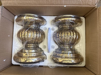 Par de pedestales portavelas iluminados dorados con inserciones de espejo de Valerie Foto 1 de 4