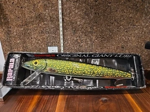 Rare Giant Pike Muskie Rapala 29 Inch Fishing Display Lure Man Cave Decor READ - Picture 1 of 15