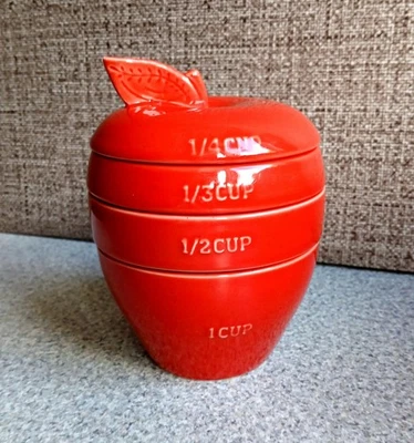 💚 Juego de 4 tazas medidoras apilables de cerámica Strawberry Street Red Apple Foto 1 de 4