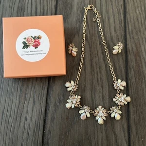 Collana e orecchini stile vintage gioielli con tonalità rosa bianco salvia verde - Foto 1 di 15