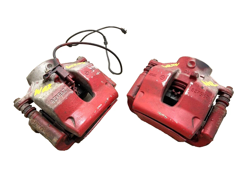 Juego de pinzas de freno delanteras izquierda y derecha MERCEDES-BENZ C300 W204 2008-2014 ROJO OEM Foto 1 de 4