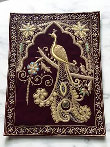 48"x24" El Arte de las Alfombras Zardozi Tradición Tejidas en Oro Pavo Real Arte tu Hogar - Imagen 1 de 7