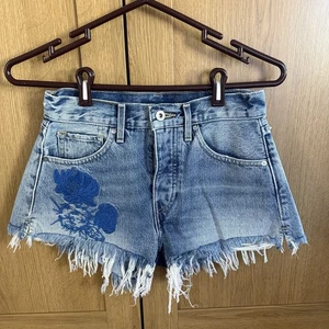 Pantaloncini jeans donna Levi’s blu fiori sfacciati - Foto 1 di 17
