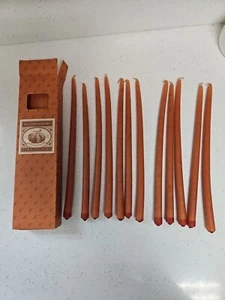 Juego de 12 velas cónicas pequeñas Williams Sonoma 3 horas 10" naranja algunas curvas de colección - Imagen 1 de 6