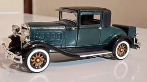 2003 SIGNATURE MODELS 1930 Hudson 1/32 Die-cast Green - used in display cases - Picture 1 of 10