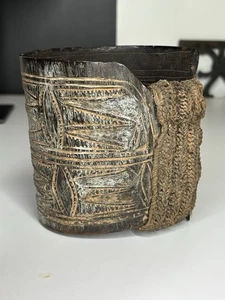 ARMBINDE EINGESCHNITTENE MUSCHELBASIS TARAWEI ISLAND SEPIK KÜSTE PAPUA NEUGUINEA 20. JH. - Bild 1 von 17