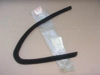 1974 75 76 77 Dodge Colt 2D HT NOS Mitsubishi Right QUARTER GLASS WEATHERSTRIP - Image 1 of 3